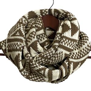 Scarf-Cream & taupe sweater style infinity